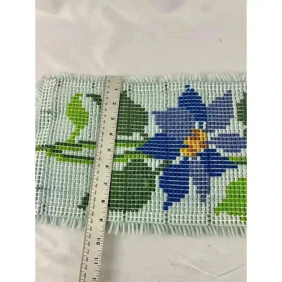 VTG Hooked Rug Hanging Artwork Blue Flowers 21"x9" Collectible Handmade - Picture 7 of 8